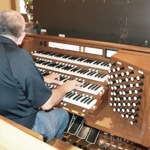 Sequoyah Hills Presbyterian Church, Knoxville, TN - playing new Allen Custom Four Manual